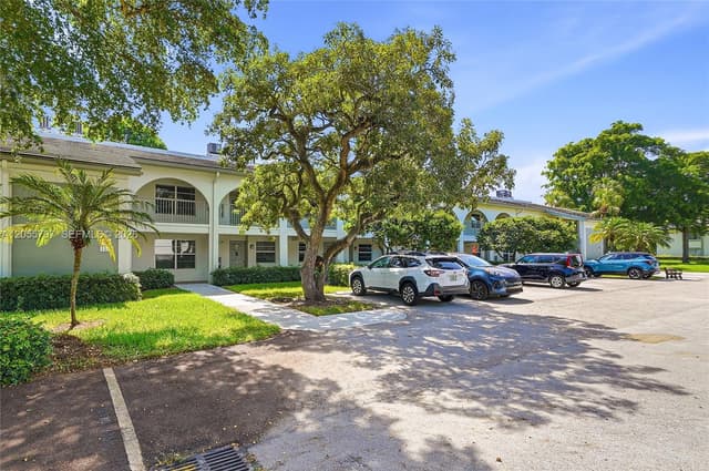 1105 Bahama Bnd # F2, Coconut Creek FL 33066 - Coconut Creek, FL - Photo 2