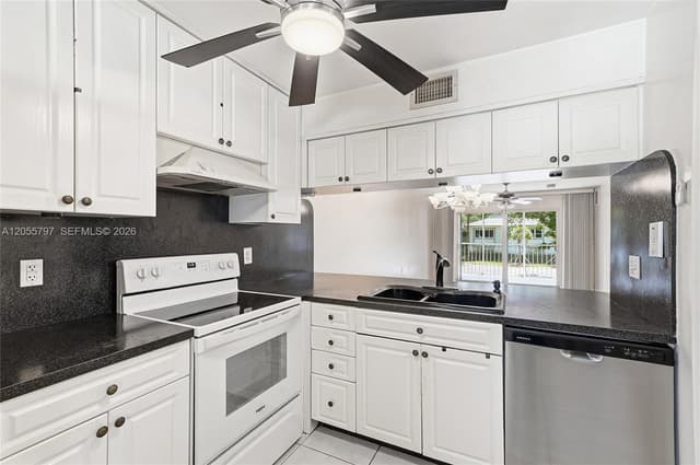 1105 Bahama Bnd # F2, Coconut Creek FL 33066 - Coconut Creek, FL - Photo 7