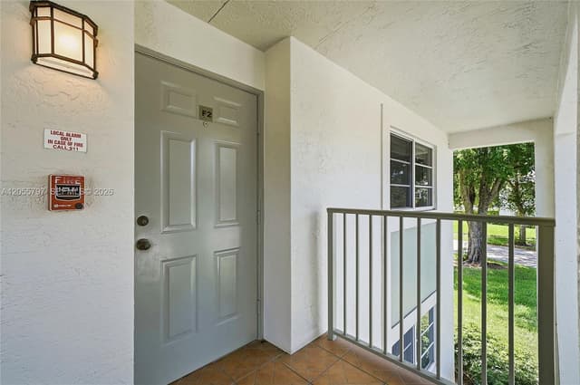 1105 Bahama Bnd # F2, Coconut Creek FL 33066 - Coconut Creek, FL - Photo 3