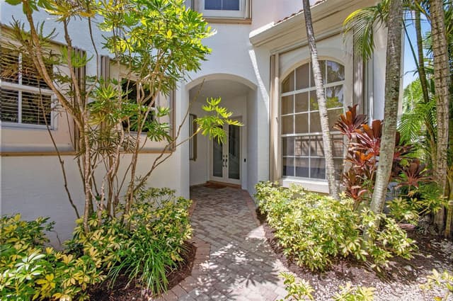 219 ANDALUSIA Drive, Palm Beach Gardens FL 33418 - Palm Beach Gardens, FL - Photo 2