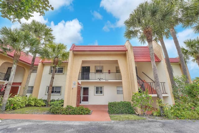 210 Lake Evelyn Drive, West Palm Beach FL 33411 - West Palm Beach, FL - Photo 2