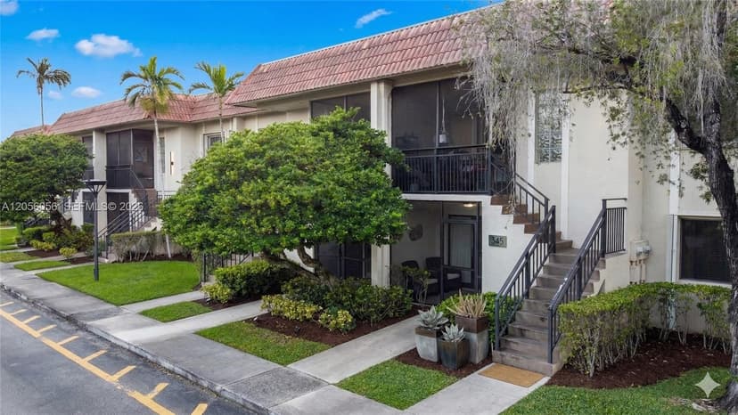 310 Lakeview Dr # 105, Weston FL 33326