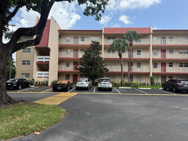 1035 COUNTRY CLUB Drive # 303, Margate FL 33063 - Margate, FL - Photo 2