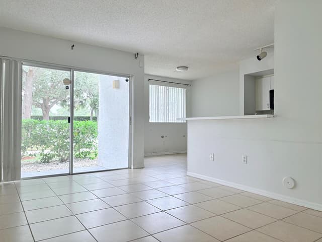 2640 S University Drive S # 127, Davie FL 33328 - Davie, FL - Photo 4