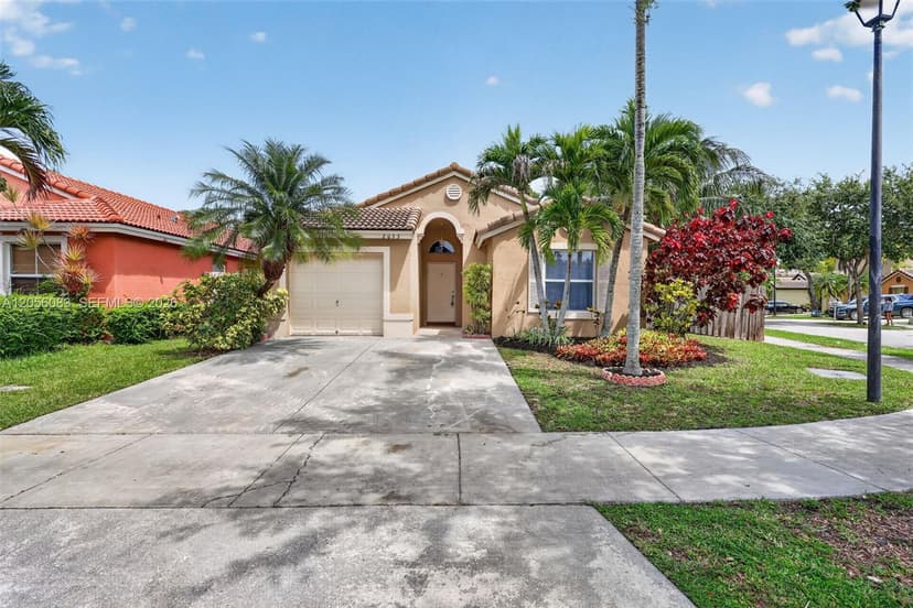 2073 SE 13th St, Homestead FL 33035