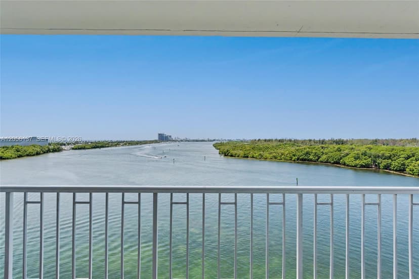 500 Bayview Dr # 822, Sunny Isles Beach FL 33160