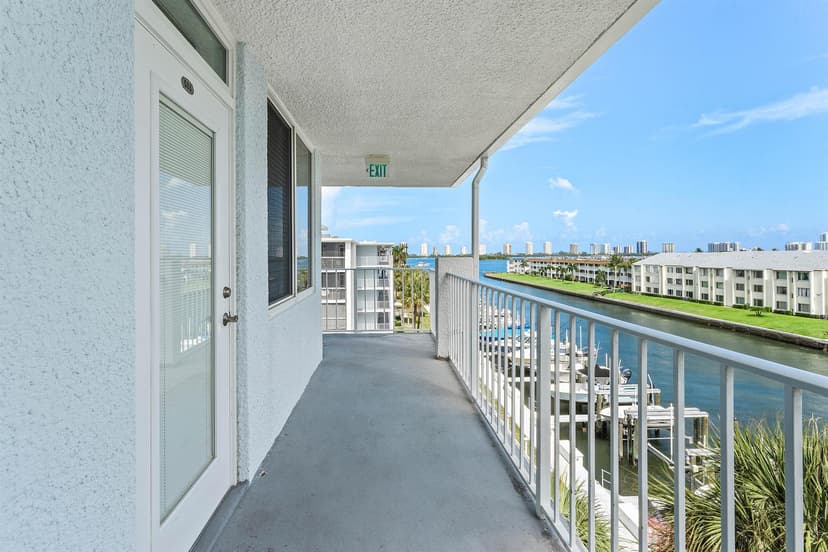108 Paradise Harbour Boulevard # 502, North Palm Beach FL 33408