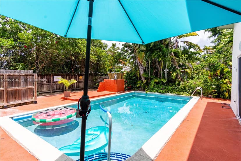 9920 Pan American Dr, Cutler Bay FL 33189
