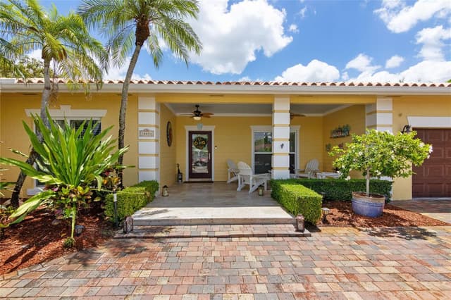 16686 GOLFVIEW Drive, Weston FL 33326 - Weston, FL - Photo 2