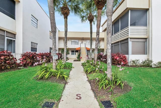 899 S Normandy # 899, Delray Beach FL 33484 - Delray Beach, FL - Photo 2