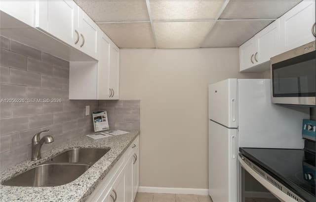 2145 Pierce St # 218, Hollywood FL 33020 - Hollywood, FL - Photo 2