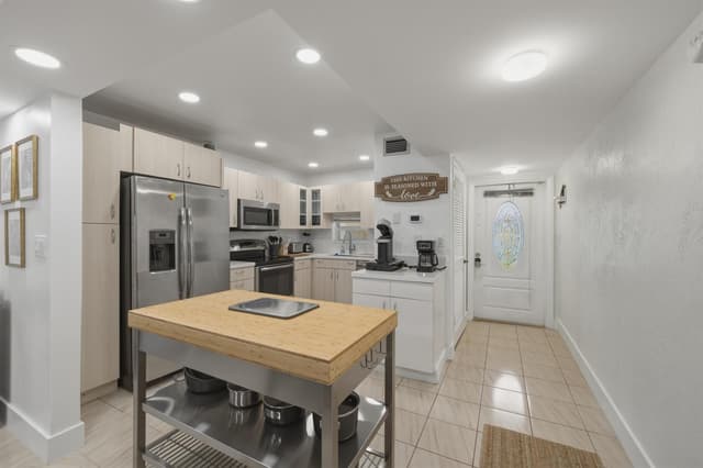 9200 N Hollybrook Lake Drive # 310, Pembroke Pines FL 33025 - Pembroke Pines, FL - Photo 2
