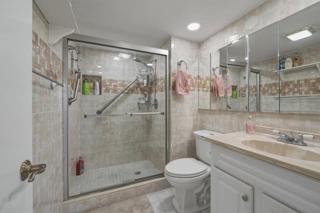9200 N Hollybrook Lake Drive # 310, Pembroke Pines FL 33025 - Pembroke Pines, FL - Photo 6