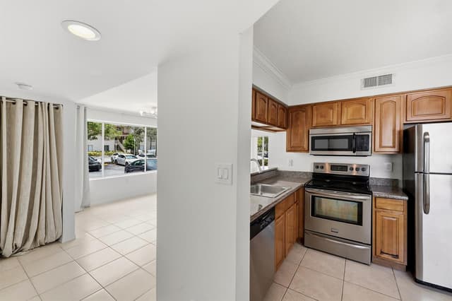 20101 Glenmoor Drive, West Palm Beach FL 33409 - West Palm Beach, FL - Photo 6