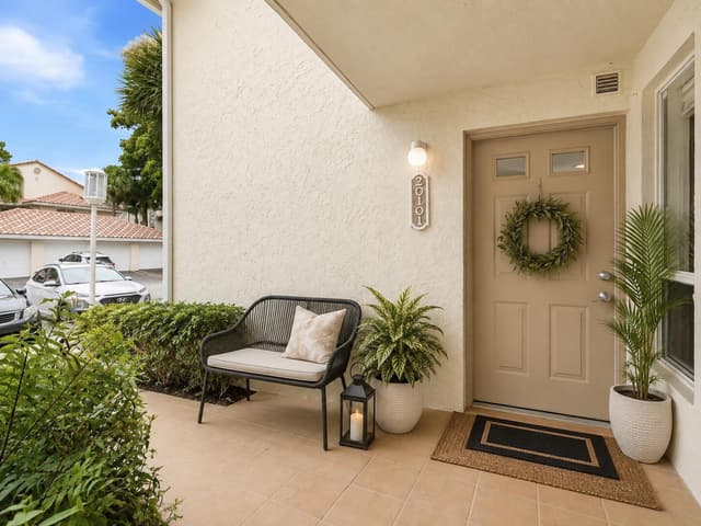 20101 Glenmoor Drive, West Palm Beach FL 33409 - West Palm Beach, FL - Photo 3