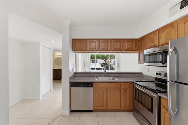 20101 Glenmoor Drive, West Palm Beach FL 33409 - West Palm Beach, FL - Photo 5