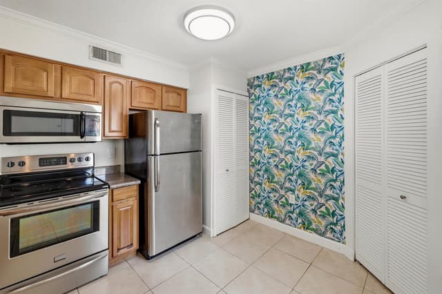 20101 Glenmoor Drive, West Palm Beach FL 33409 - West Palm Beach, FL - Photo 4