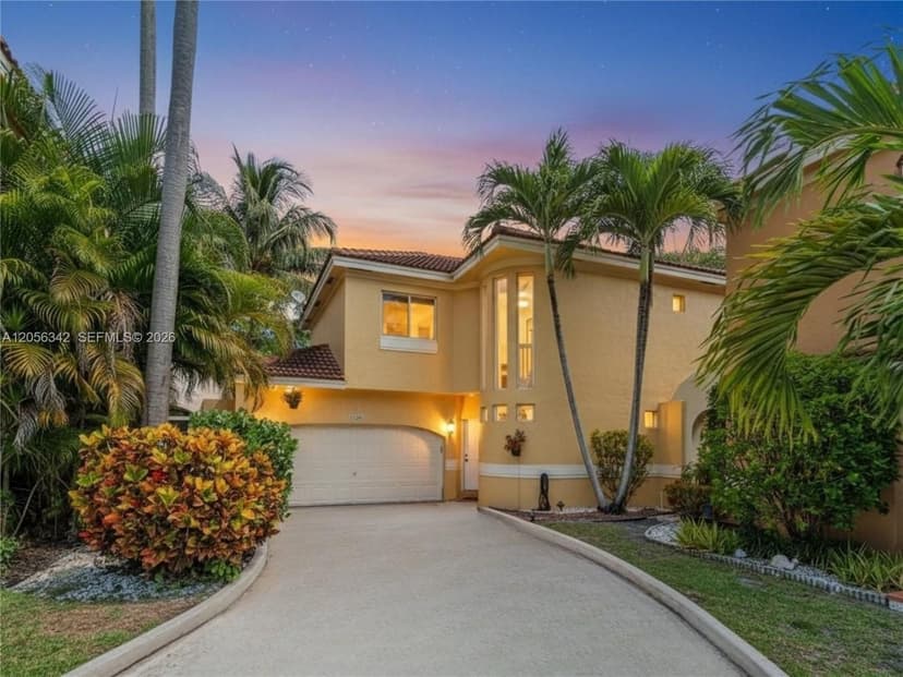 11407 Lakeview Dr, Coral Springs FL 33071