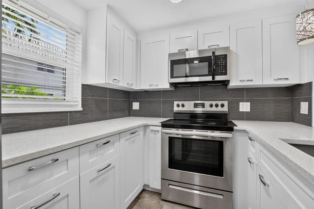 212 Monaco E, Delray Beach FL 33446 - Delray Beach, FL - Photo 2