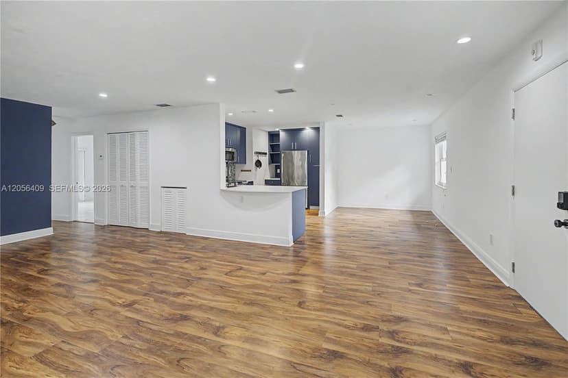6815 Edgewater Dr # 201, Coral Gables FL 33133