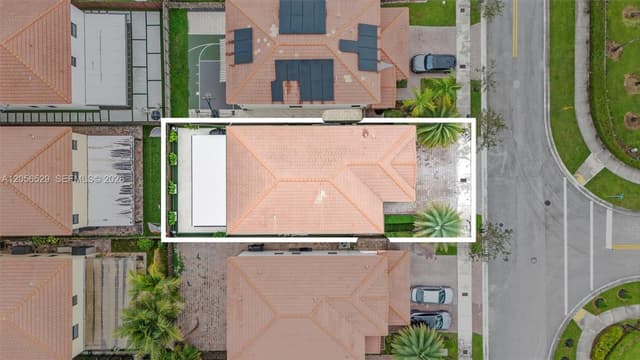 8870 NW 99th Path, Doral FL 33178 - Doral, FL - Photo 3