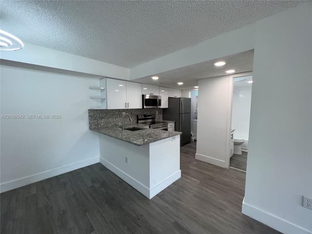 7235 NW 179th St # 104, Hialeah FL 33015 - Hialeah, FL - Photo 6
