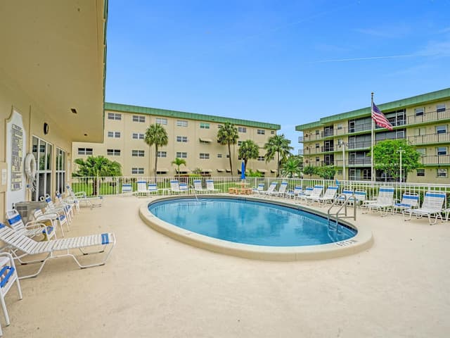 810 SE 7TH Street # 207, Deerfield Beach FL 33441 - Deerfield Beach, FL - Photo 2