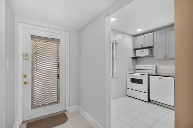 1030 Country Club Drive # 205, Margate FL 33063 - Margate, FL - Photo 2