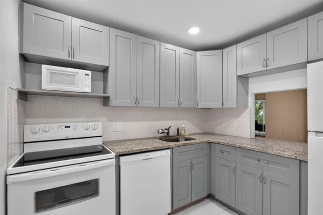 1030 Country Club Drive # 205, Margate FL 33063 - Margate, FL - Photo 5