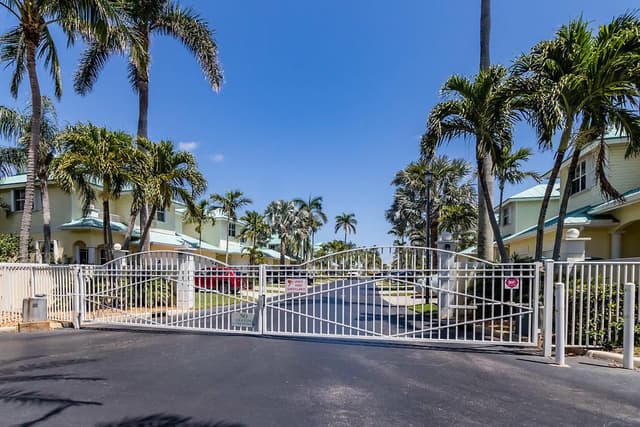 117 Barefoot Cove, Hypoluxo FL 33462 - Hypoluxo, FL - Photo 2