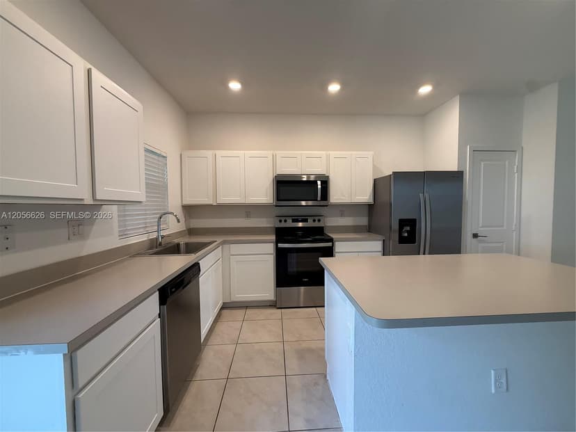 721 SW 11th St, Florida City FL 33034