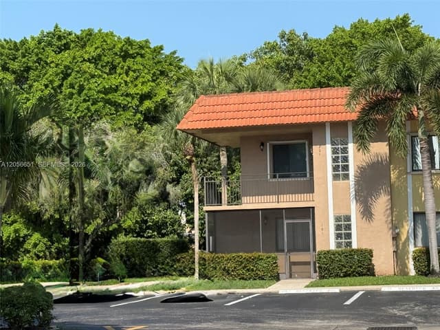 435 Lakeview Dr # 201, Weston FL 33326 - Weston, FL - Photo 2