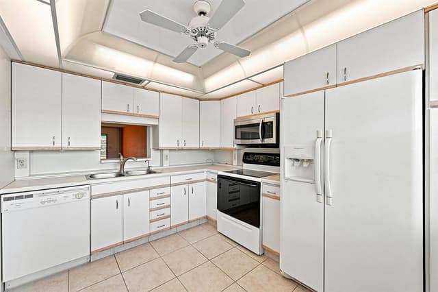 2901 VICTORIA Circle # D2, Coconut Creek FL 33066 - Coconut Creek, FL - Photo 2