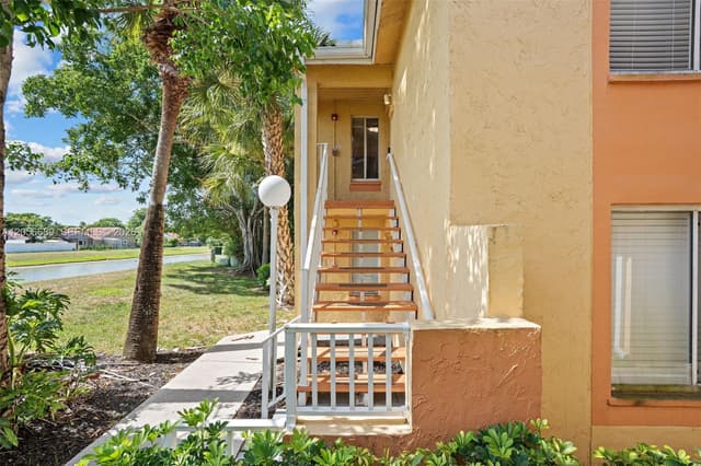 927 Coral Club Dr # 927, Coral Springs FL 33071 - Coral Springs, FL - Photo 3