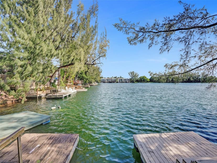 4863 SW 71st Pl, Miami FL 33155