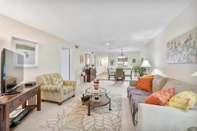 8990 S Hollybrook Boulevard # 209, Pembroke Pines FL 33025 - Pembroke Pines, FL - Photo 2