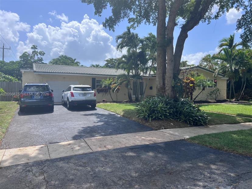 880 Azalea Ct, Plantation FL 33317