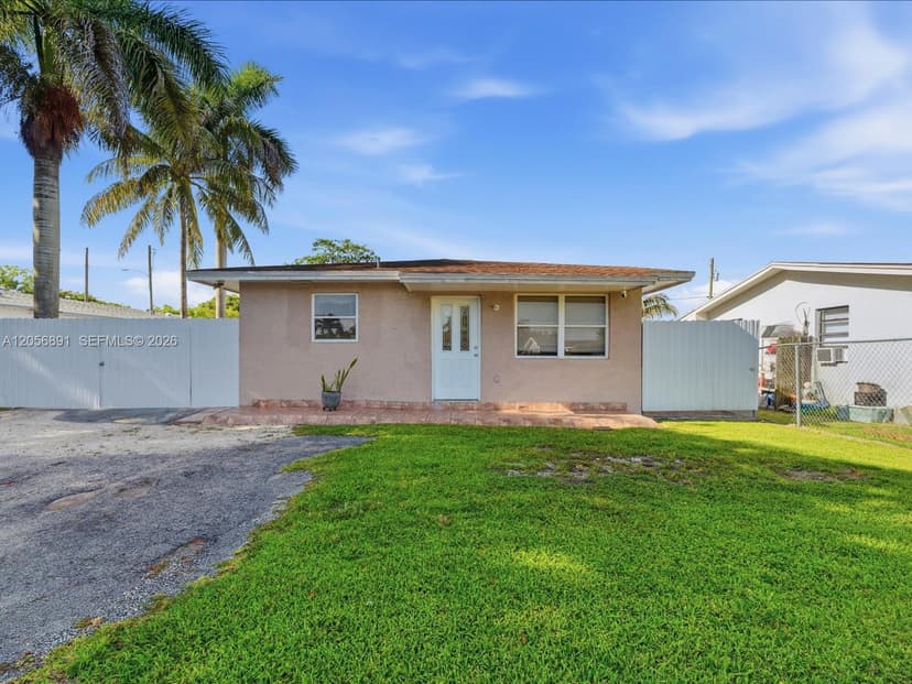 827 SW 3rd St, Florida City FL 33034