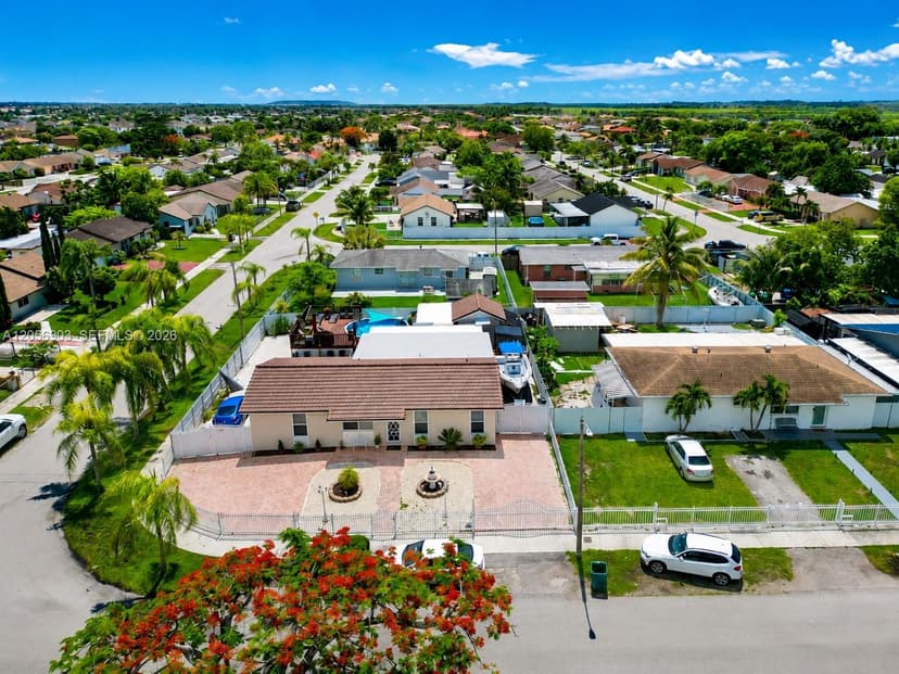 25305 SW 124 CT, Homestead FL 33032