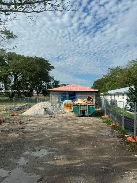 684 NW 14th St, Florida City FL 33034 - Florida City, FL - Photo 5