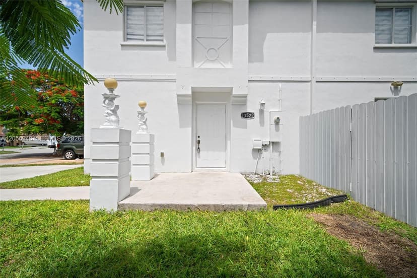 13529 SW 262nd St, Homestead FL 33032