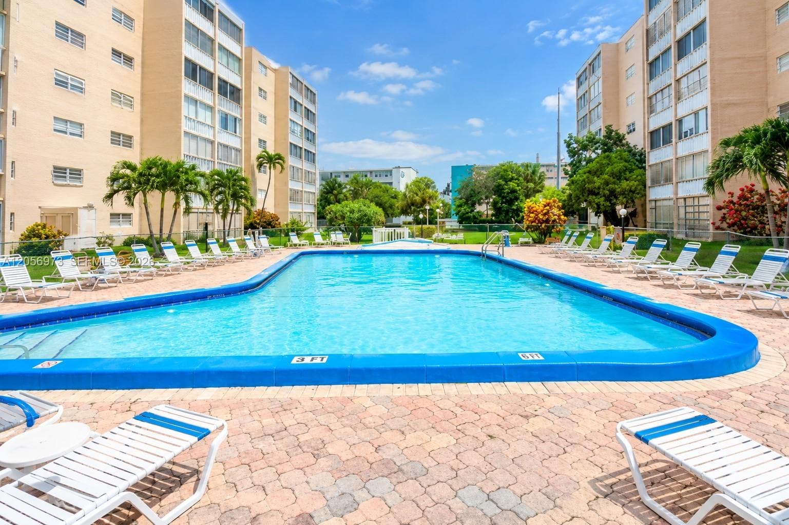 301 NE 14th Ave # 507, Hallandale Beach FL 33009 - Hallandale Beach, FL - Photo 1