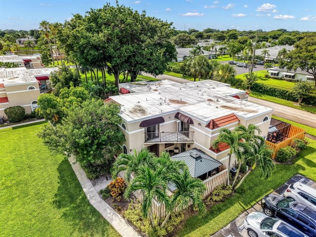 4005 VILLAGE Drive # A, Delray Beach FL 33445 - Delray Beach, FL - Photo 2