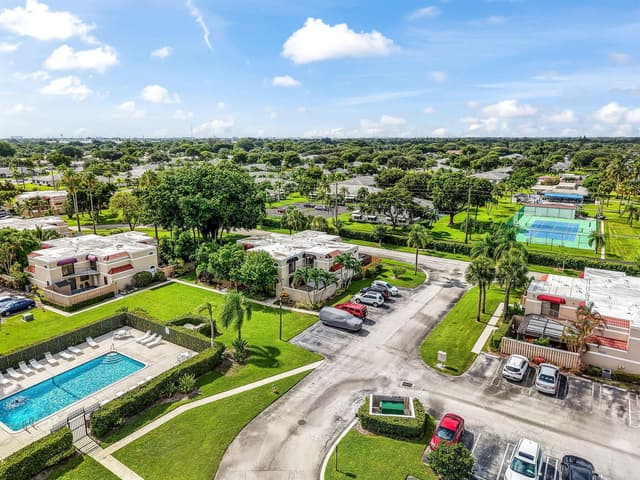 4005 VILLAGE Drive # A, Delray Beach FL 33445 - Delray Beach, FL - Photo 6
