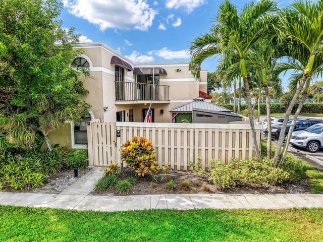 4005 VILLAGE Drive # A, Delray Beach FL 33445 - Delray Beach, FL - Photo 3