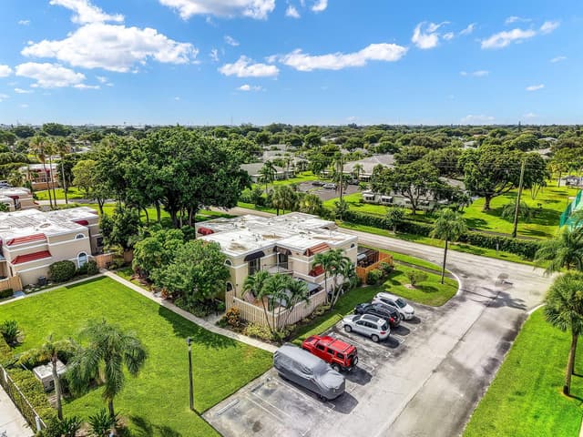 4005 VILLAGE Drive # A, Delray Beach FL 33445 - Delray Beach, FL - Photo 5