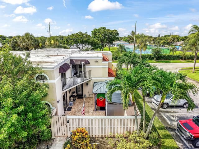 4005 VILLAGE Drive # A, Delray Beach FL 33445 - Delray Beach, FL - Photo 4