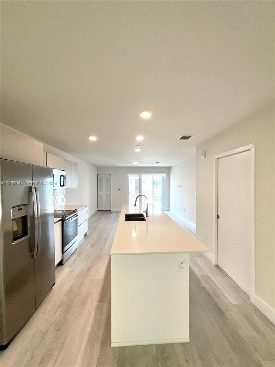 2555 NE 193rd St # 2206, Miami FL 33180