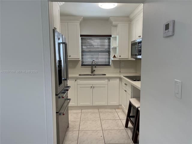 10571 SW 27th St, Miami FL 33165 - Miami, FL - Photo 7