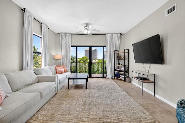 1620 Presidential Way # 402, West Palm Beach FL 33401 - West Palm Beach, FL - Photo 3